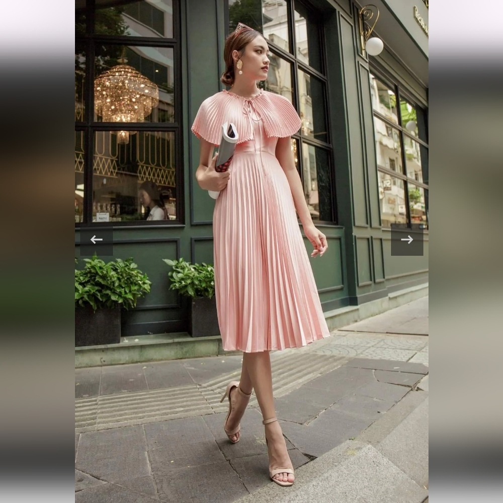 Sarah Luton Sleeveless Midi Dress With Cape Collar - Picture 3 of 11